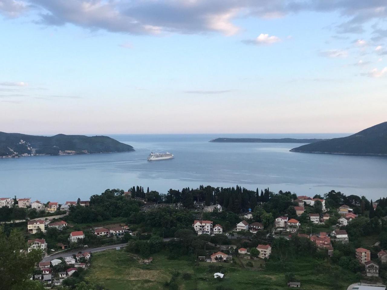 Magnificent Views Apartment Herceg Novi Bilik gambar